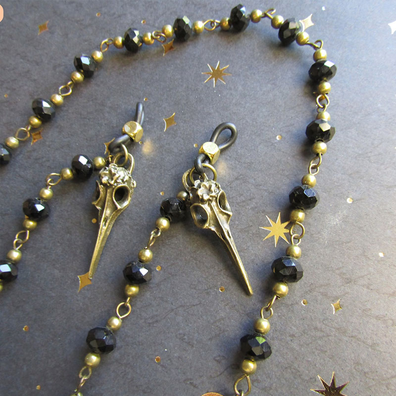 Gothic Ornate Raven Statement  - Sunglass Retainer Cord recension och pris